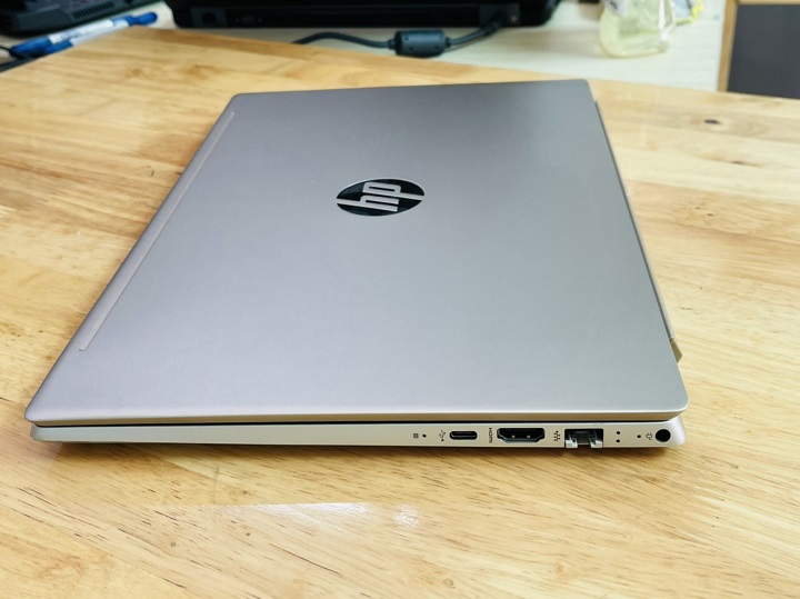 Laptop HP 14ce i3-8/4/256/14FHD