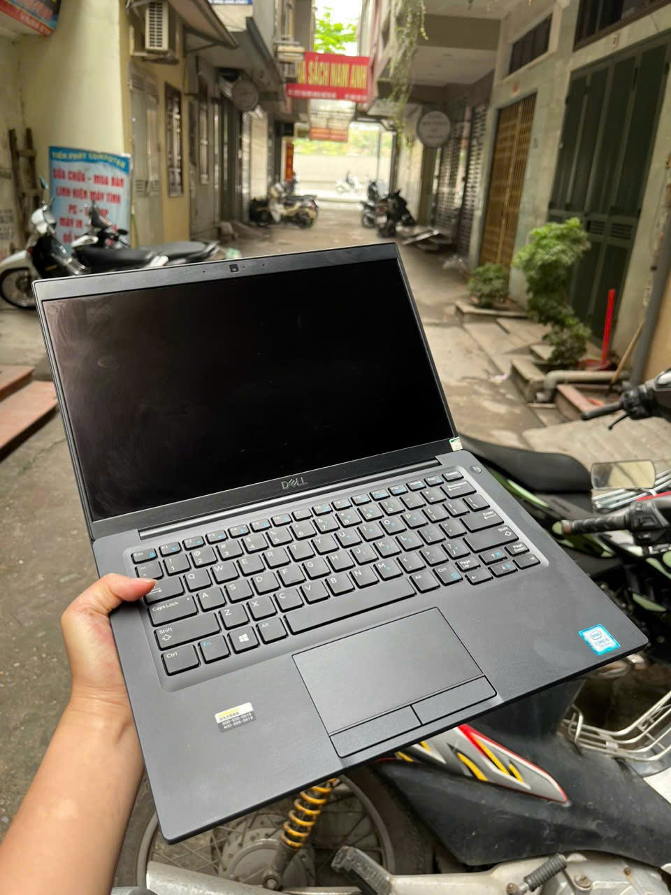 Laptop Dell Latitude E7390 i5-8/8/256/13.3 Full HD