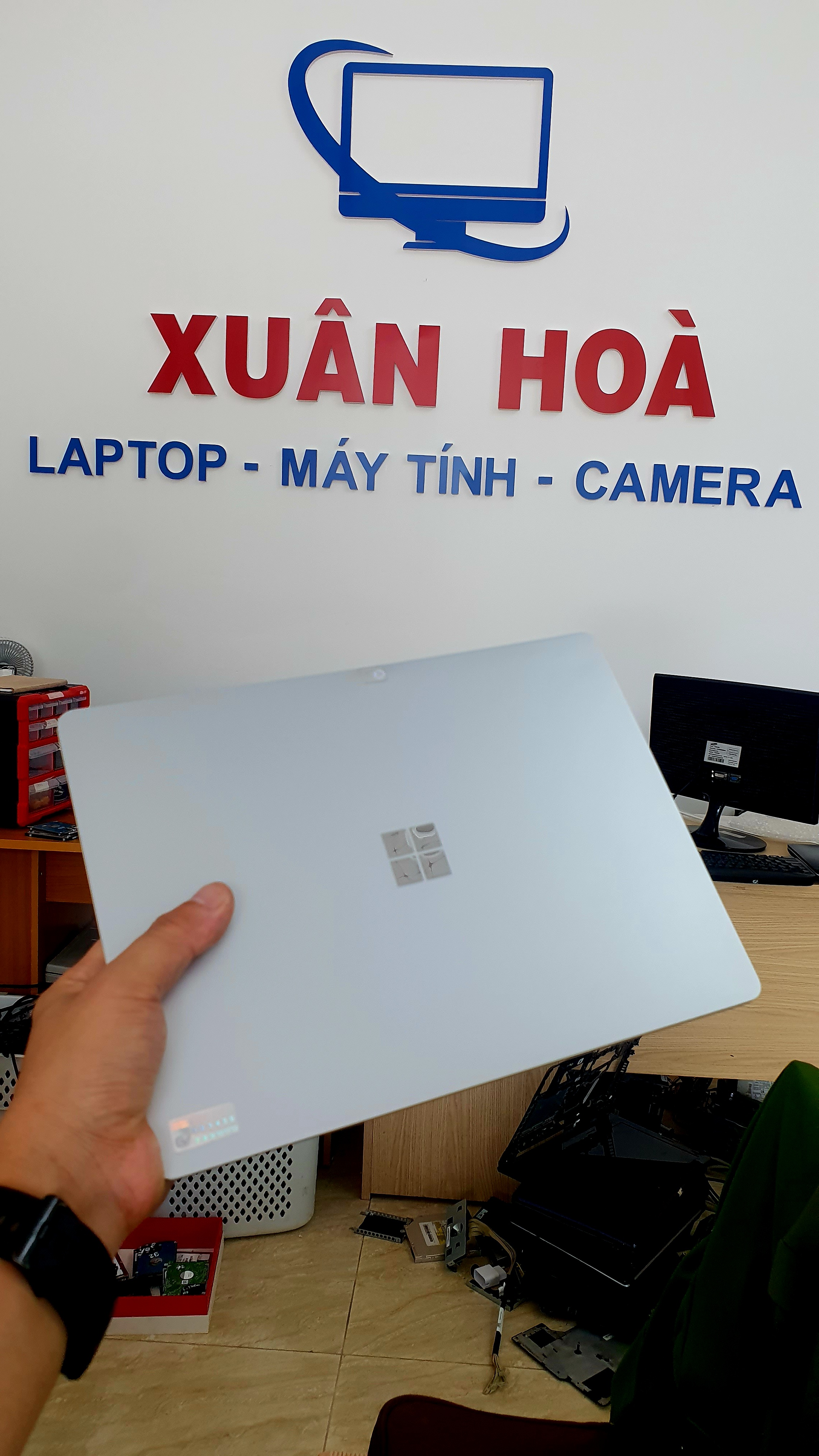 Surface Laptop Go i5-10/8/256/12.3FHD cảm ứng