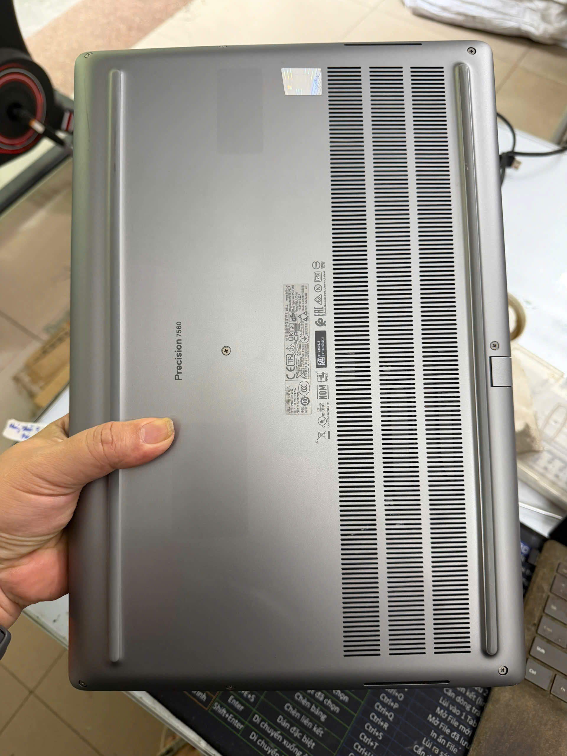 Dell Precision 7560 i7-11H/16/512/FHD/A2000